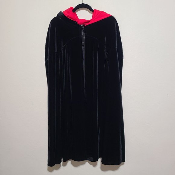 Torrid Short Velvet Hooded Cloak Halloween Plus Size 3X/4X Black Red - Picture 1 of 7